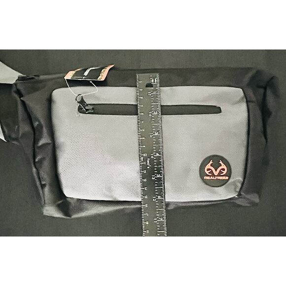 Realtree Outdoor/Hunting/Hiking, Waist Bag/Fanny Pack, Adjustable, Waterproof - Picture 6 of 8